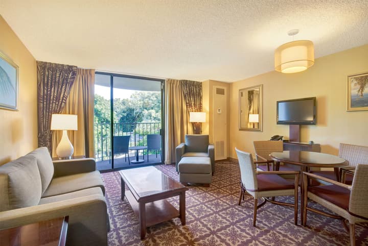 Hilo Hawaiian Hotel, Trademark Collection by Wyndham