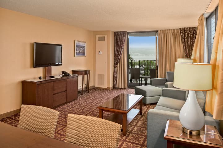 Hilo Hawaiian Hotel, Trademark Collection by Wyndham