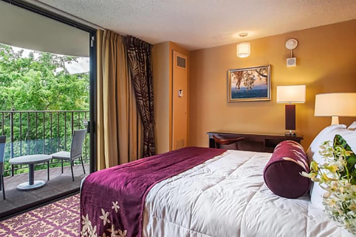 Hilo Hawaiian Hotel, Trademark Collection by Wyndham