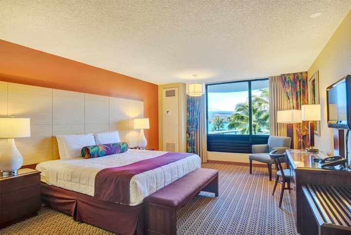 Hilo Hawaiian Hotel, Trademark Collection by Wyndham