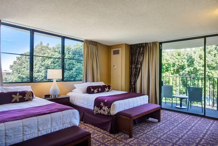 Hilo Hawaiian Hotel, Trademark Collection by Wyndham