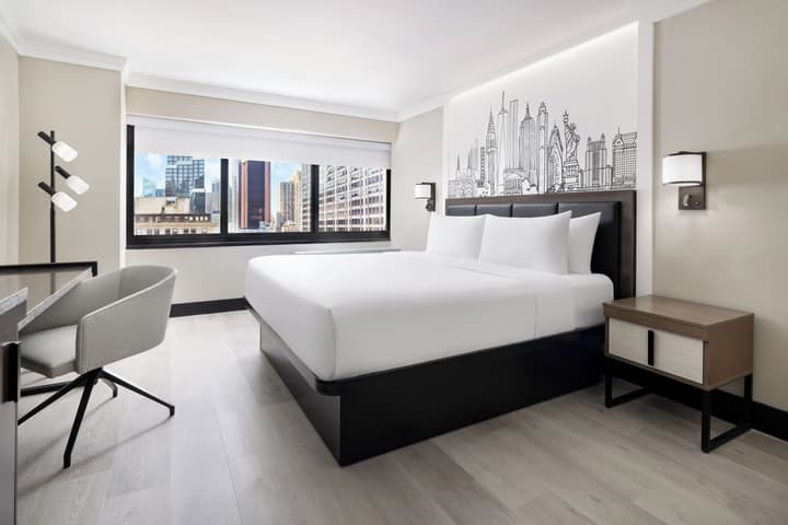 Crowne Plaza Manhattan Times Square by IHG