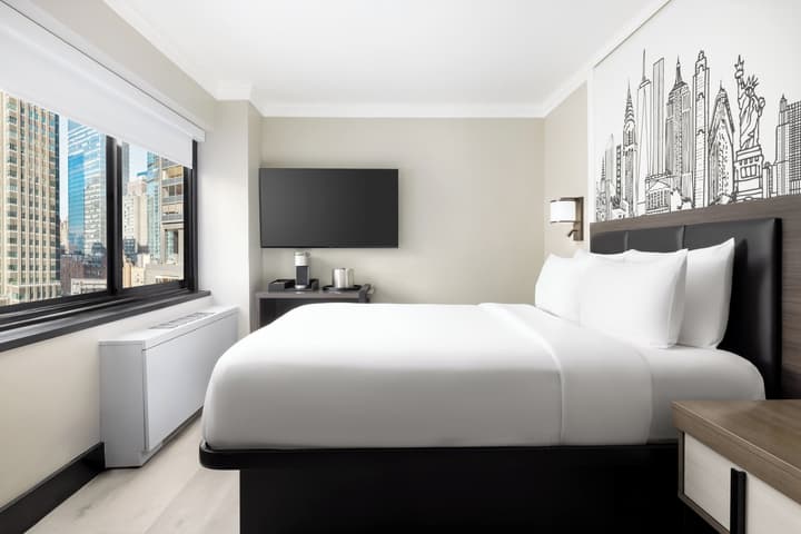 Crowne Plaza Manhattan Times Square by IHG