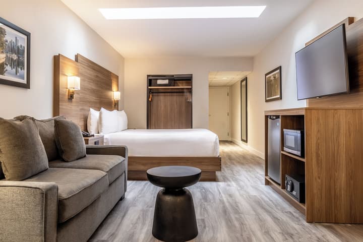 Atrium Hotel Vancouver