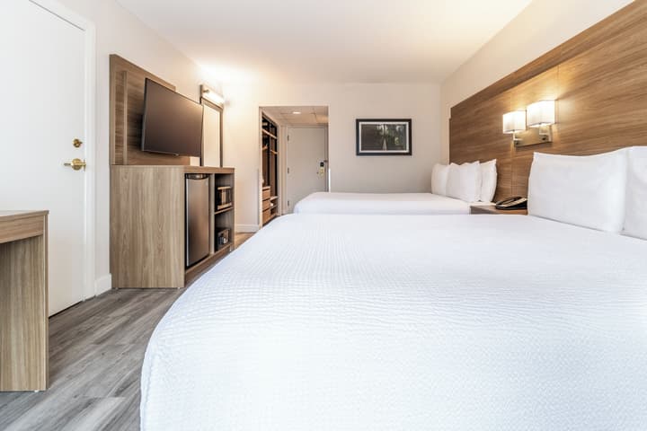 Atrium Hotel Vancouver