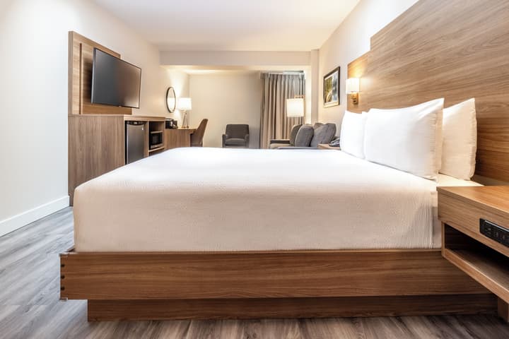 Atrium Hotel Vancouver