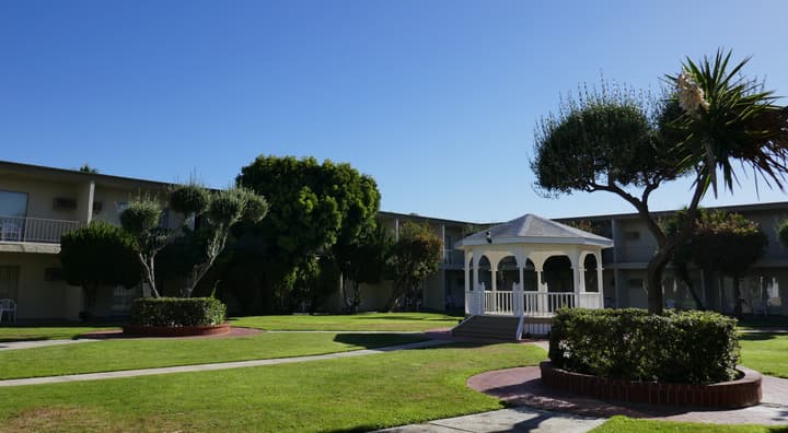 Golden Sails Hotel