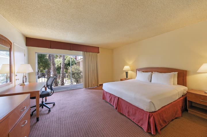 Golden Sails Hotel