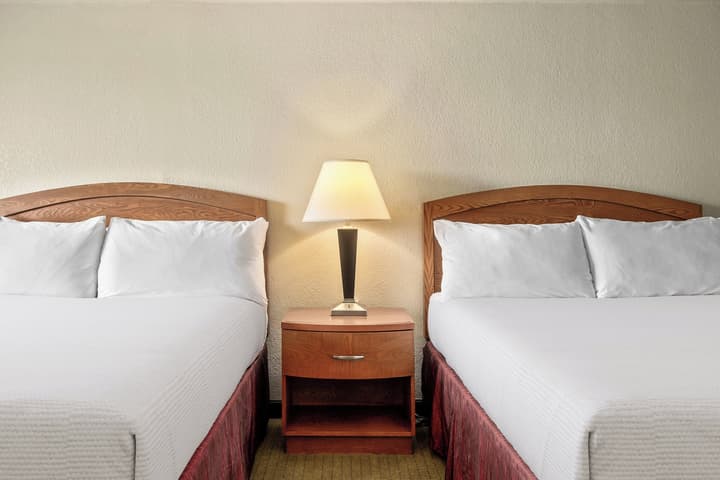 Golden Sails Hotel