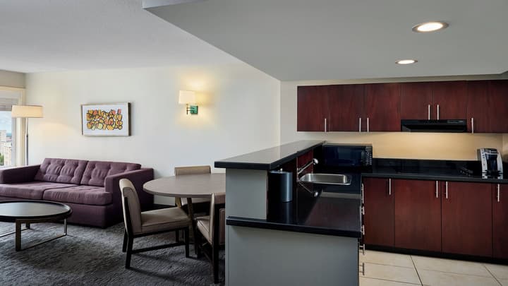 Holiday Inn Ottawa Dwtn - Parliament Hill by IHG