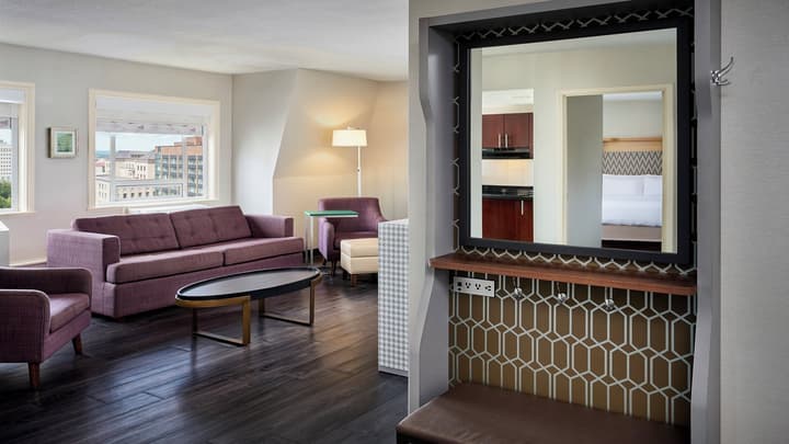 Holiday Inn Ottawa Dwtn - Parliament Hill by IHG