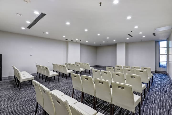 Holiday Inn Ottawa Dwtn - Parliament Hill by IHG