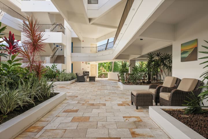 Royal Sea Cliff Kona by OUTRIGGER