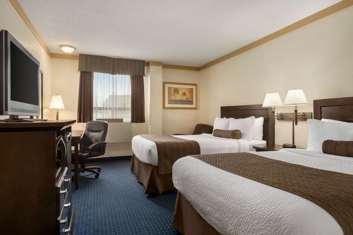 Days Inn & Suites by Wyndham Sault Ste. Marie ON