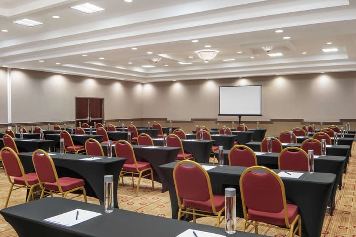 DoubleTree by Hilton Hotel Newark Airport