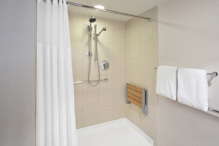 DoubleTree by Hilton Hotel Newark Airport