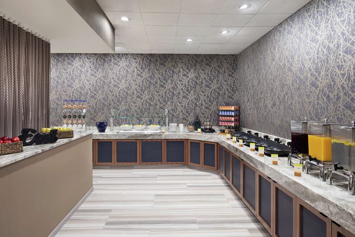 DoubleTree by Hilton Hotel Newark Airport
