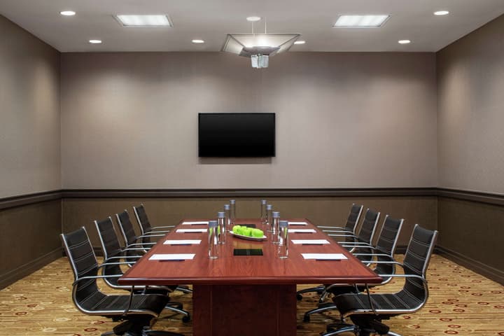 DoubleTree by Hilton Hotel Newark Airport