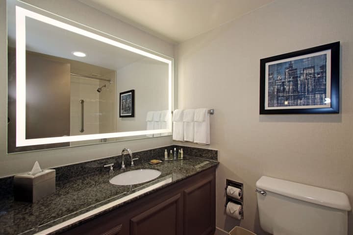 DoubleTree by Hilton Hotel Newark Airport