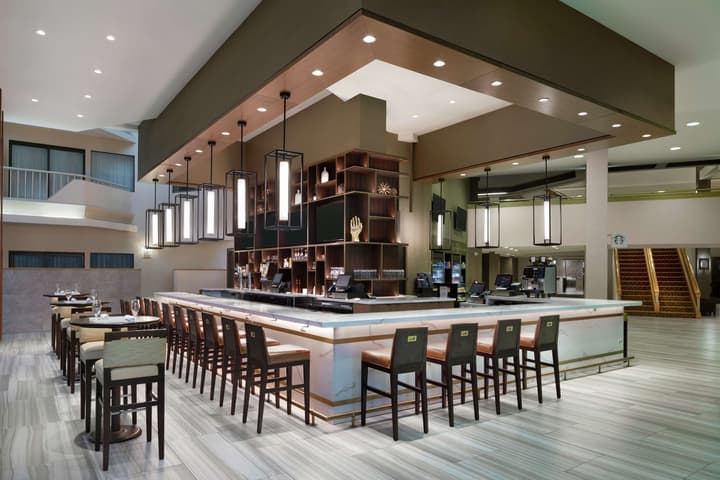 DoubleTree by Hilton Hotel Newark Airport