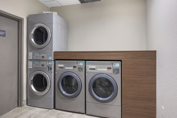 La Quinta Inn & Suites by Wyndham Nashville Airport/Opryland