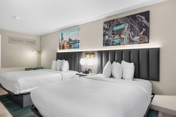 La Quinta Inn & Suites by Wyndham Nashville Airport/Opryland