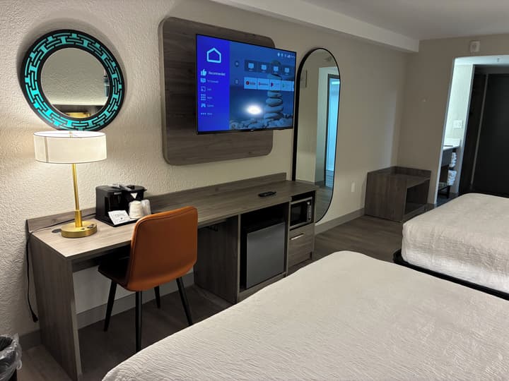 La Quinta Inn & Suites by Wyndham Nashville Airport/Opryland