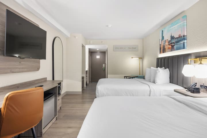 La Quinta Inn & Suites by Wyndham Nashville Airport/Opryland