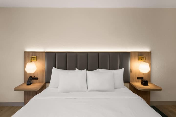 La Quinta Inn & Suites by Wyndham Nashville Airport/Opryland