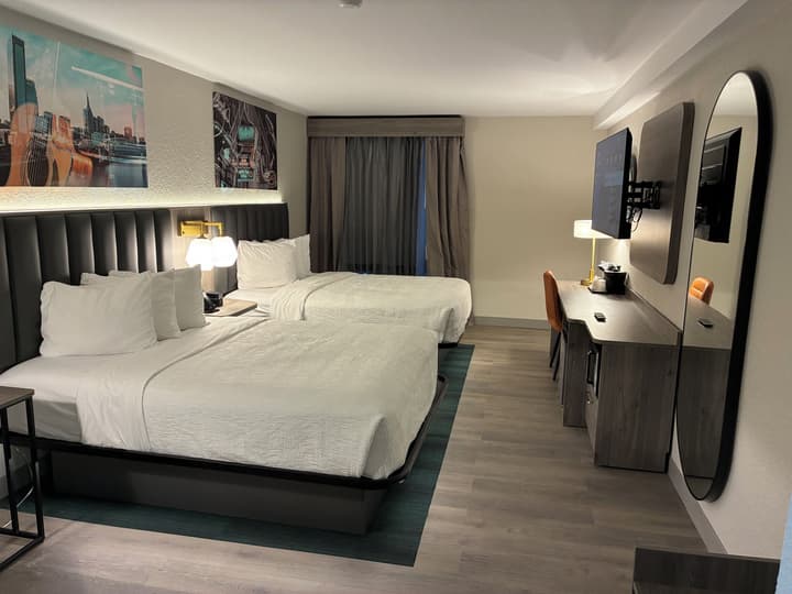 La Quinta Inn & Suites by Wyndham Nashville Airport/Opryland