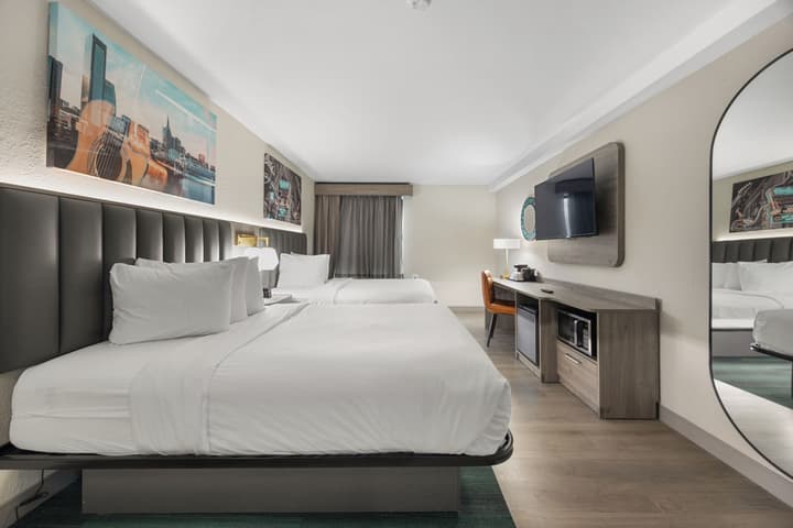 La Quinta Inn & Suites by Wyndham Nashville Airport/Opryland