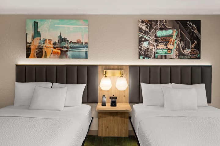 La Quinta Inn & Suites by Wyndham Nashville Airport/Opryland