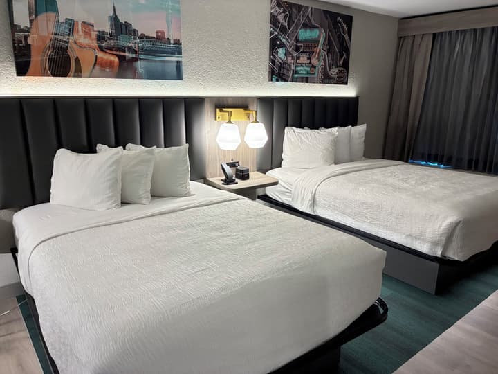 La Quinta Inn & Suites by Wyndham Nashville Airport/Opryland