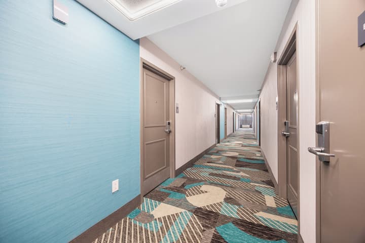La Quinta Inn & Suites by Wyndham Nashville Airport/Opryland