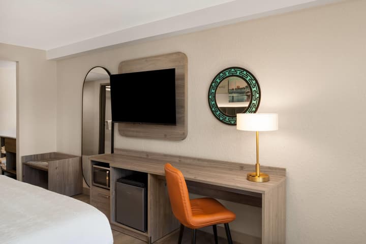 La Quinta Inn & Suites by Wyndham Nashville Airport/Opryland