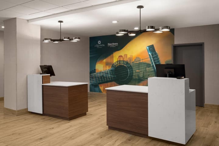 La Quinta Inn & Suites by Wyndham Nashville Airport/Opryland