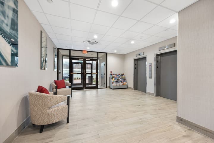La Quinta Inn & Suites by Wyndham Nashville Airport/Opryland
