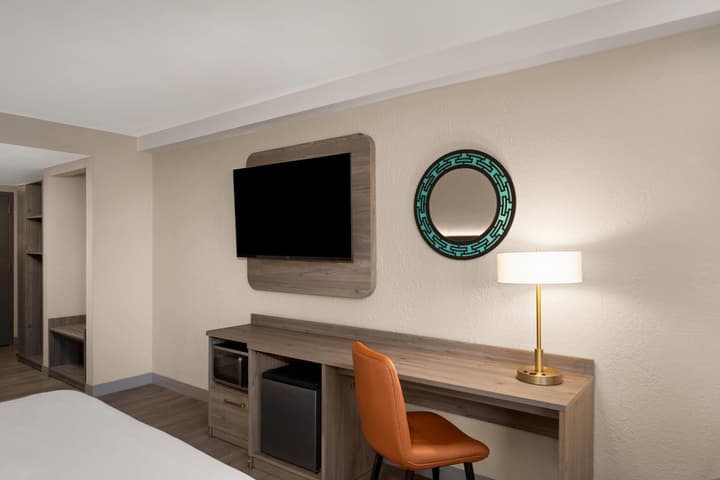La Quinta Inn & Suites by Wyndham Nashville Airport/Opryland