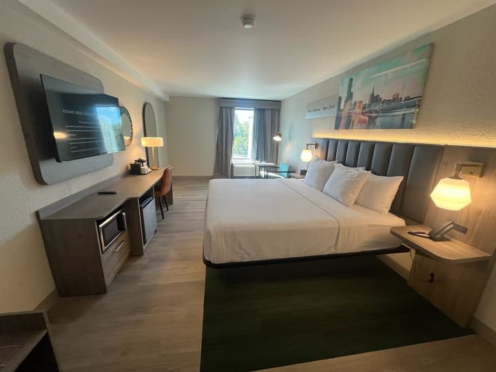 La Quinta Inn & Suites by Wyndham Nashville Airport/Opryland