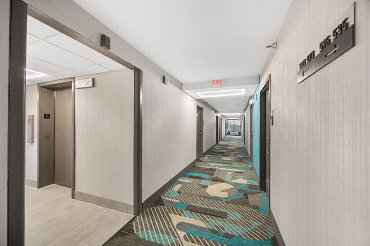 La Quinta Inn & Suites by Wyndham Nashville Airport/Opryland