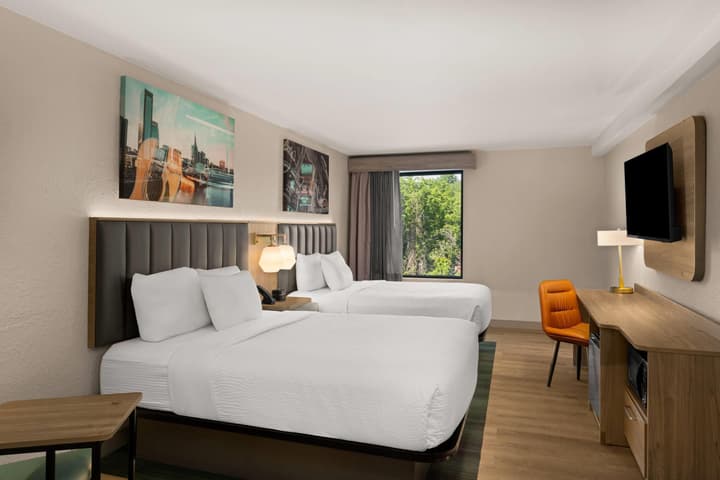 La Quinta Inn & Suites by Wyndham Nashville Airport/Opryland