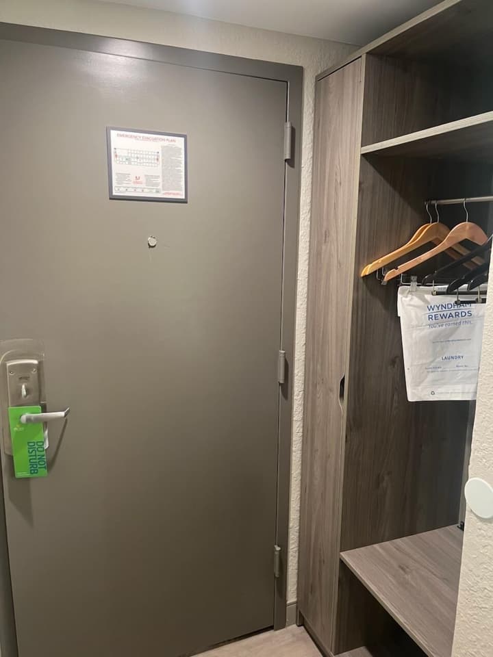 La Quinta Inn & Suites by Wyndham Nashville Airport/Opryland