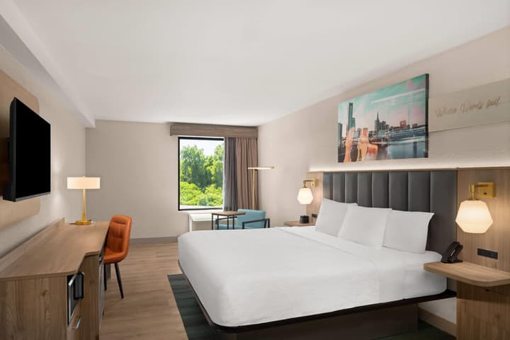 La Quinta Inn & Suites by Wyndham Nashville Airport/Opryland