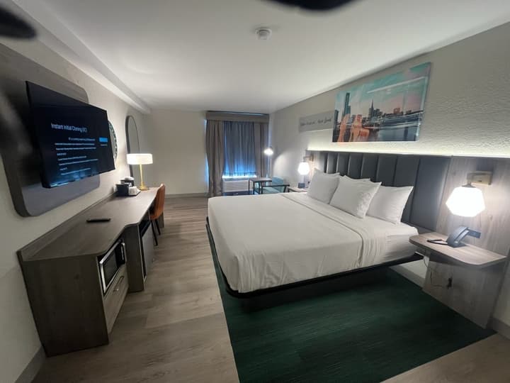 La Quinta Inn & Suites by Wyndham Nashville Airport/Opryland