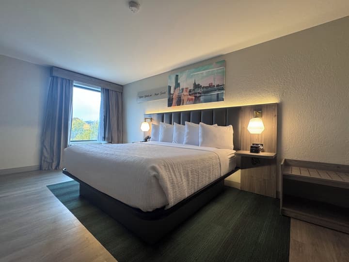 La Quinta Inn & Suites by Wyndham Nashville Airport/Opryland