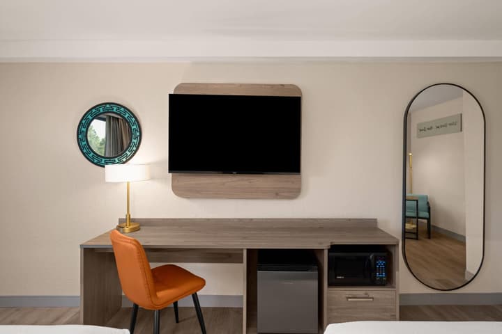 La Quinta Inn & Suites by Wyndham Nashville Airport/Opryland