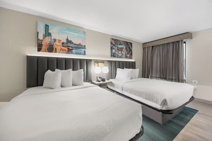 La Quinta Inn & Suites by Wyndham Nashville Airport/Opryland