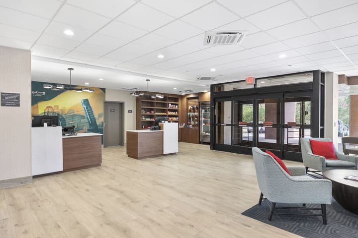 La Quinta Inn & Suites by Wyndham Nashville Airport/Opryland