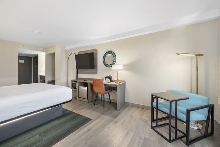 La Quinta Inn & Suites by Wyndham Nashville Airport/Opryland