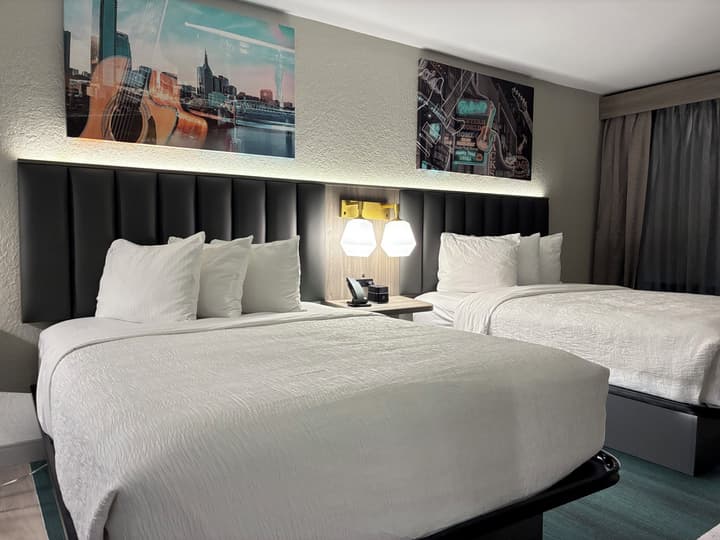 La Quinta Inn & Suites by Wyndham Nashville Airport/Opryland